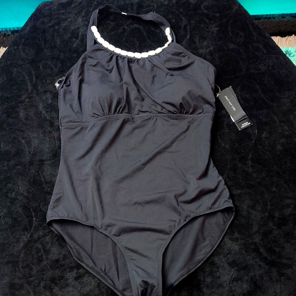 Elegant Black Women's Swimsuit with White Accents JONES NEW YORK TUMMY TUCKER